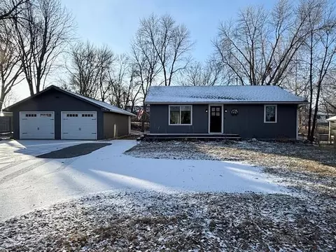 358 Lake Ave S, Spicer, MN 56288