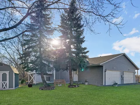 7021 19th St N, Oakdale, MN 55128