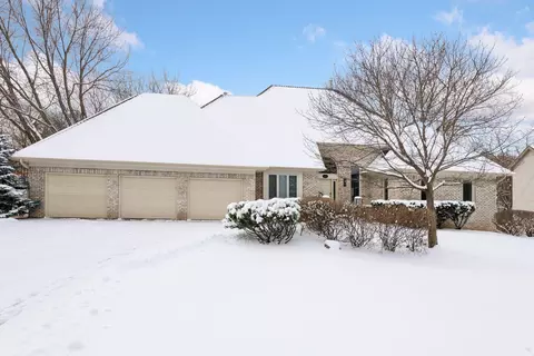 2020 Norway Pine Cir, Minnetonka, MN 55305