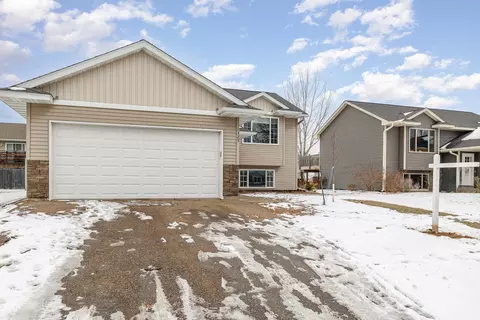 1325 Falcon Pl, New Richmond, WI 54017