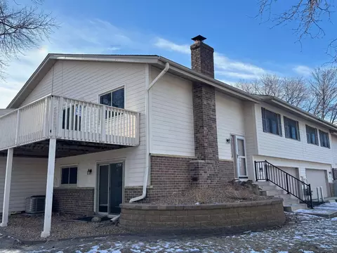11113 Xavier Cir, Bloomington, MN 55437