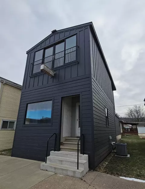 214 E Cedar St, Houston, MN 55943 photo 2