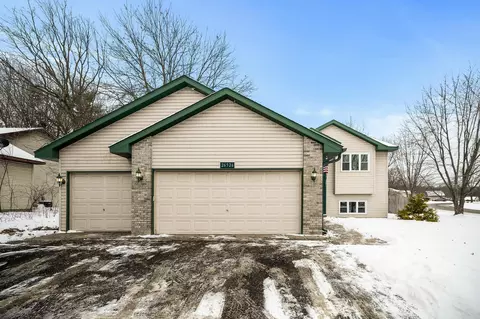 26526 8th St W, Zimmerman, MN 55398