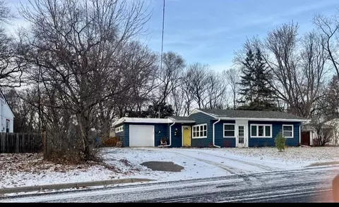 9 West Rd, Circle Pines, MN 55014