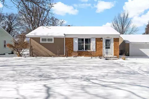2945 Simpson St, Roseville, MN 55113