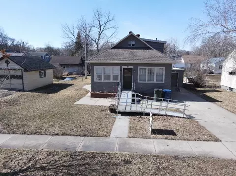 713 N Vine St, Fergus Falls, MN 56537