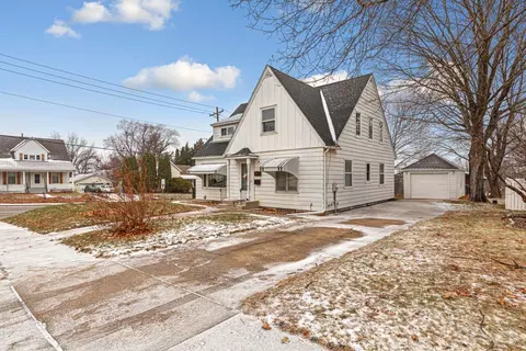 152 W University St, Owatonna, MN 55060