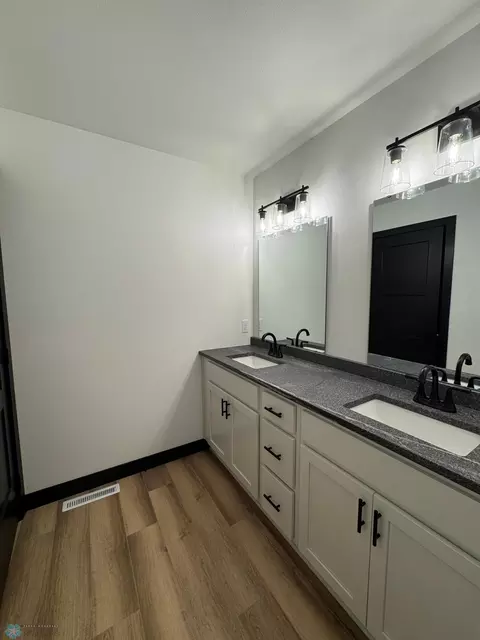 Bath - 6630 S 68th St, Horace, ND 58047 photo 1 of 3