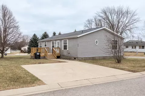 2008 Nightingale Ave NW, Stewartville, MN 55976