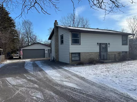 1712 Kings Way, Saint Cloud, MN 56301