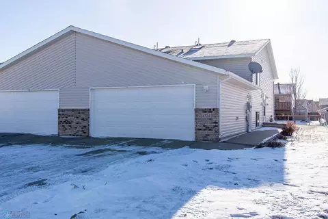 4724 Townsite Pl S, Fargo, ND 58104