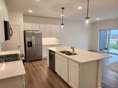 4714 Airlake Curv, Woodbury, MN 55129