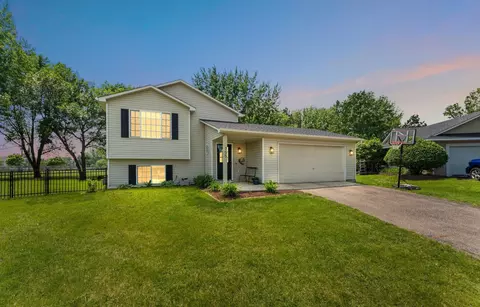 755 Kirche Hill Dr, Carver, MN 55315