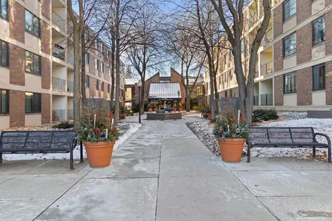 7200 York Ave S #401, Edina, MN 55435