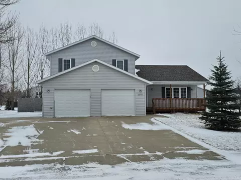 1210 Somerset Dr, Thief River Falls, MN 56701