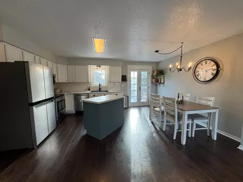 702 Oak St, Marshall, MN 56258 photo 5
