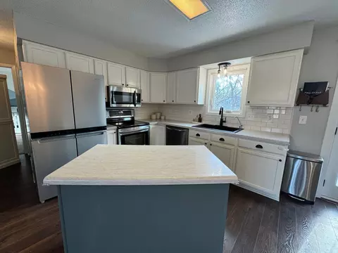 702 Oak St, Marshall, MN 56258 photo 6