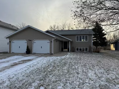702 Oak St, Marshall, MN 56258