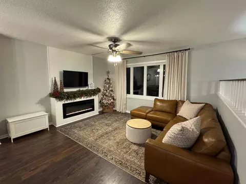 702 Oak St, Marshall, MN 56258 photo 3