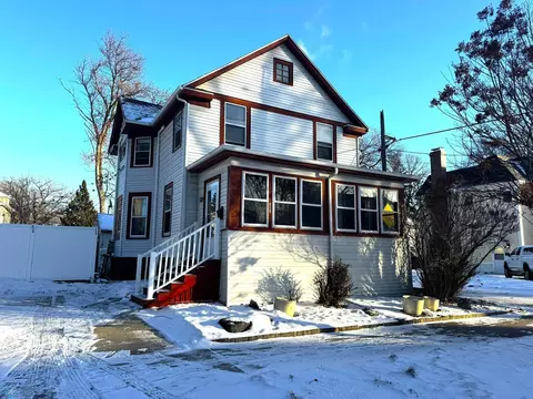 810 4th St S, Fargo, ND 58103