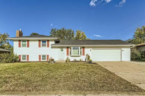 861 Cortland Dr, Apple Valley, MN 55124