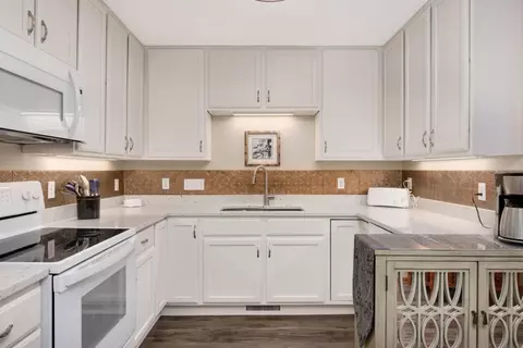 7914 Barrymore Ln, Woodbury, MN 55125