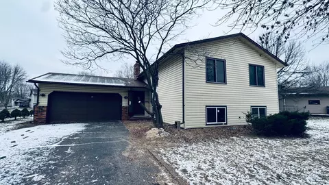 9761 Ives Ln N, Maple Grove, MN 55369