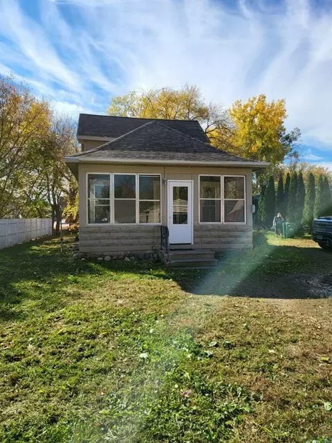 106 12 N 1st St, Marshall, MN 56258
