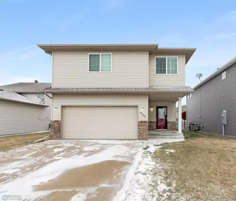 930 42nd Ave W, West Fargo, ND 58078