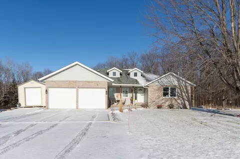 8084 375th St, Onamia, MN 56359