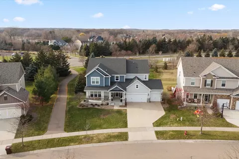 1700 Bluewater Ln, Woodbury, MN 55129