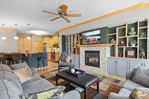 10776 Falling Water Ln #C, Woodbury, MN 55129
