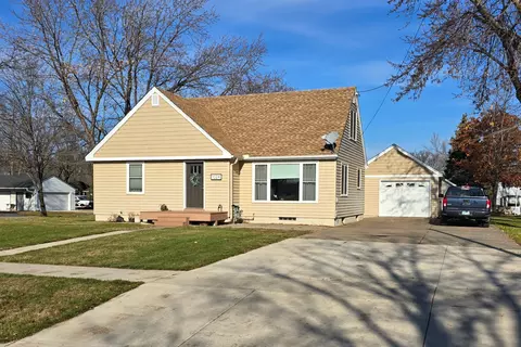 1024 Hoffman St W, Cannon Falls, MN 55009