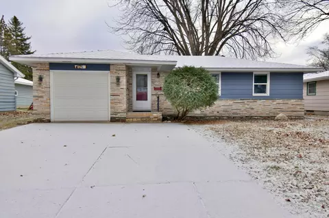 625 Elm St NE, Hutchinson, MN 55350