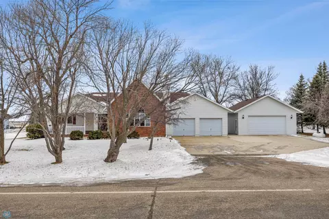 927 50th St S, Moorhead, MN 56560