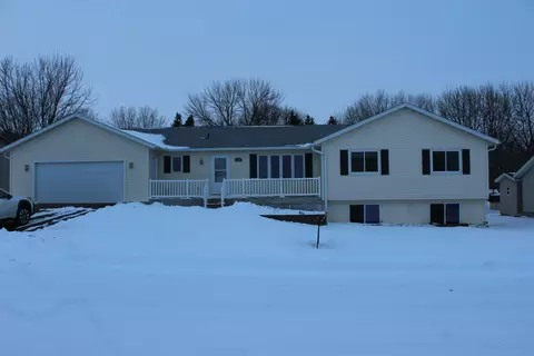 420 9th St E, Hector, MN 55342