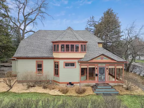 917 Pine St W, Stillwater, MN 55082