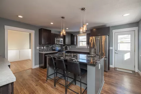 2281 Shawnee Dr, North Saint Paul, MN 55109