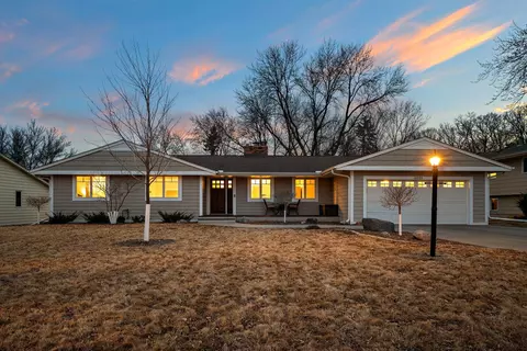 6225 Creek Valley Rd, Edina, MN 55439