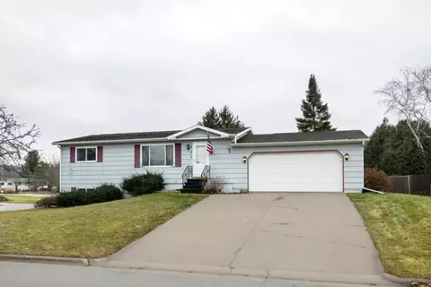 801 S 14th St, La Crescent, MN 55947