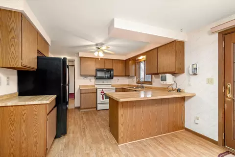 801 S 14th St, La Crescent, MN 55947 photo 4