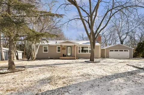 6915 Barberry Ln, Eden Prairie, MN 55346