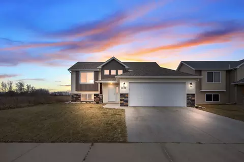 1035 Yellowstone Ave, Saint Cloud, MN 56303