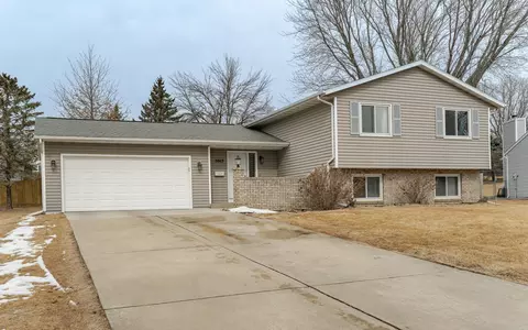 3863 Chesapeake Ln NW, Rochester, MN 55901