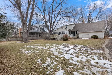 902 Willow Ave, Marshall, MN 56258 photo 4