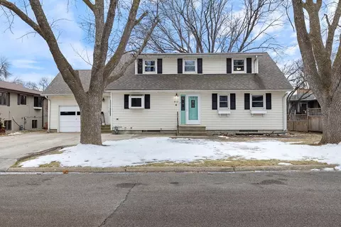 902 Willow Ave, Marshall, MN 56258 photo 2