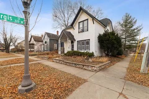 93 Garfield St, Saint Paul, MN 55102