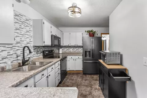 7702 79th St S, Cottage Grove, MN 55016