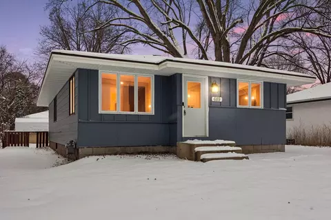 689 Janesville St NE, Fridley, MN 55432