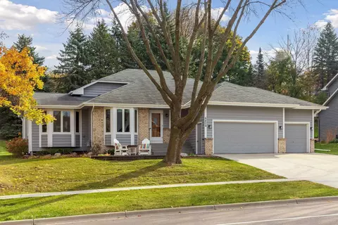 6806 Timber Crest Dr, Maple Grove, MN 55311